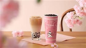 結合可不可監製「胭脂紅茶」與CITY PEARL軟Q原味珍珠和牛乳調配，清新蜜桃花香與咀嚼口感多層次完美絕配。（圖／超商業者提供）