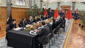 紐西蘭外交部長皮特斯（Winston Peters）與中國外長王毅在威靈頓會談。（圖／翻攝自@NewZealandMFA X平台）