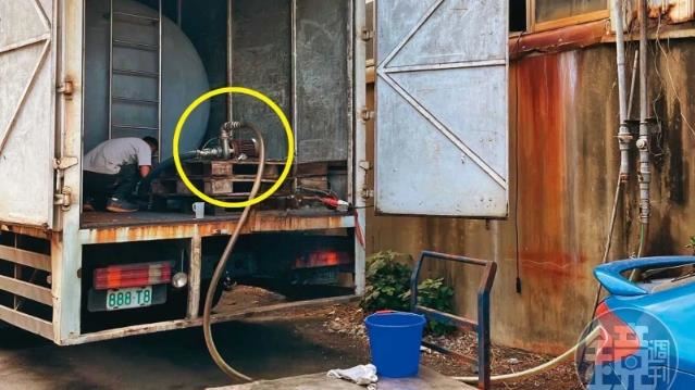 謊稱古法釀造！直擊東成醬油外購醬油進廠