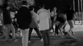 花蓮楊姓和洪姓2名男高中生因感情問題在校內發生糾紛，楊姓高中生找來已休學且被黑幫吸收為成員的林姓男子出頭，雙方約在太平洋公園談判，洪姓男高中生赴約，卻慘遭楊姓高中生等人圍毆。警方指出，已陸續通知涉案人到案說明，並清查是否有黑道背景，若查證屬實將報請檢察官指揮偵辦。