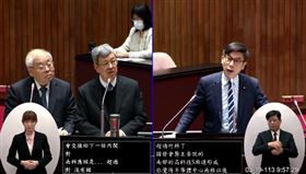 立委鍾佳濱質詢行政院長陳建仁（圖／翻攝立法院議事直播）