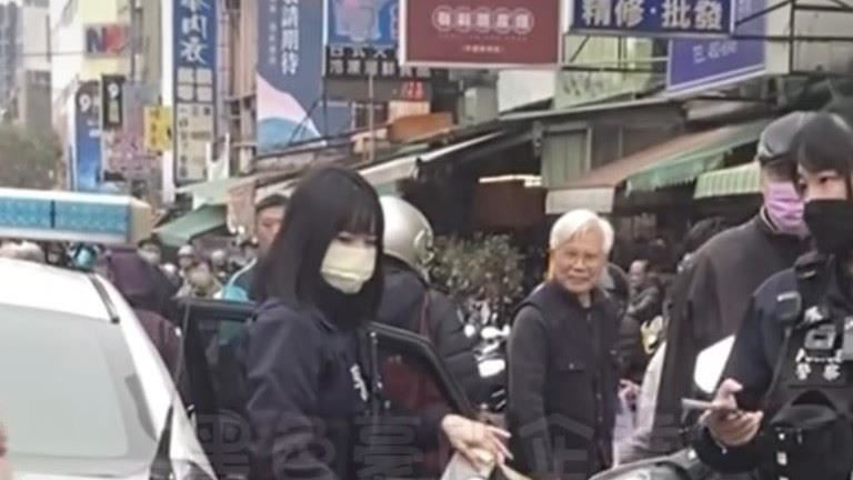「特級女警」市場出勤網求IG　脫罩照曝光