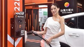 台灣大發揮千萬電信用戶營運科技量能，結合大數據，打造一站式充電營運服務「MyCharge」，提供最高效率22kW三倍速充電樁。（圖／台灣大提供）