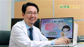 臺中榮民總醫院過敏免疫風溼科科主任黃文男提醒，紅斑性狼瘡在治療時，切忌任意減藥或停藥，以免病情反覆發作，危及自身健康，嚴重的話甚至需要洗腎。