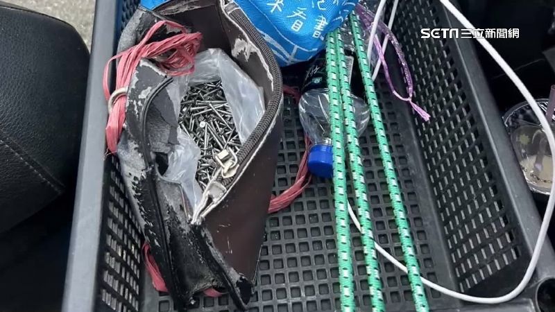 媽祖進香插曲！驚見鐵釘怪客混入沿途撒釘