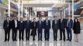 賴清德參訪台積電新竹廠副總統賴清德（中）19日前往台積電新竹廠參訪，聽取公司簡介，了解運作情況。（總統府提供）中央社記者溫貴香傳真  113年3月19日