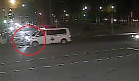 救護車撞死男大生　網：非緊急也能闖紅燈（圖／翻攝畫面）