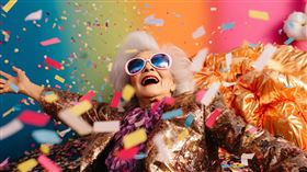 「活力銀髮族」展現熱情充沛的生活態度，是不可忽視的消費族群，背後帶來龐大商機。（圖／翻攝自pixabay）