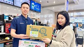 中華郵政、全家便利商店攜手推出國內包裹店寄箱服務。（圖／中華郵政提供）
