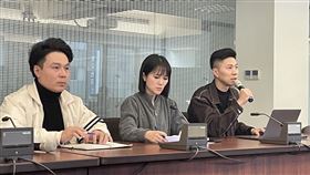 ▲民眾黨中央委員會後轉述記者會吳怡萱(中)李頂立(右)（圖／記者許皓婷攝影）