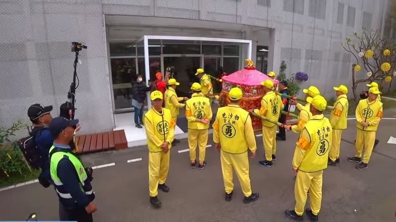白沙屯媽祖超跑車聚　停零件廠爆尷尬插曲