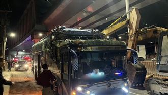 遊覽車硬闖涵洞1死14傷　傷者名單公布