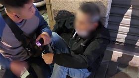 北市松山區銀樓傳搶案！劫匪疑持槍作案釀2傷　逃逸2小時就被逮。翻攝畫面