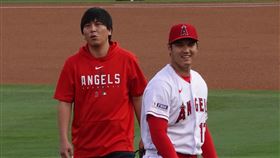 大谷翔平翻譯水原一平涉案據美國媒體報導，球星大谷翔平的翻譯水原一平（左）涉嫌竊取數百萬美元用在非法簽賭。圖為2023年8月，水原一平協助大谷翔平訓練。中央社記者林宏翰洛杉磯攝 113年3月21日