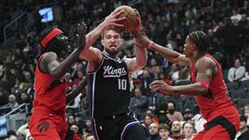 ▲沙波尼斯（Domantas Sabonis）單季64次「雙十」、24次「大三元」，寫下近50年紀錄。（圖／美聯社／達志影像）