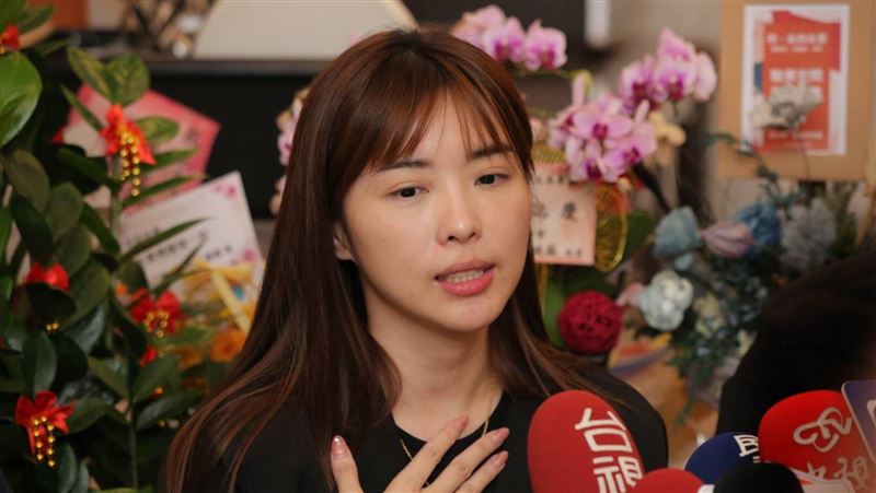 亡父骨灰罈用膠帶封罐　女星提告葬儀社