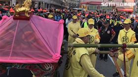 白沙屯媽祖首次進香到林內鄉，香燈腳擠滿大馬路。（圖／資料照）