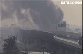 新／緊鄰台61線彰化工廠大火　警消搶救中（圖／翻攝畫面）