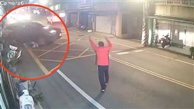 Uber,右轉,路人,輾壓,八德（圖／翻攝畫面）