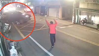 Uber出巷口沒看！妹子被撞又遭輾　畫面曝