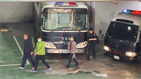 虐童劉姓保母提訊最新畫面。（圖／讀者提供）