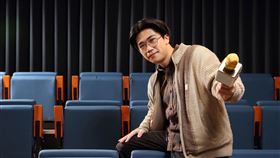 獨立樂團裝咖人主唱張嘉祥爆出拍攝MV時發生的詭異情形。（圖／鏡電視提供）