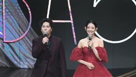 邵大倫（左）和吳奕蓉擔任廣播金鐘獎主持人。