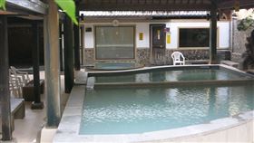 皇池溫泉御膳館情侶遭偷拍。（圖／翻攝自皇池溫泉御膳館臉書）
