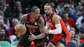 ▲德羅森（DeMar Derozan）和布魯克斯（Dillon Brooks）發生口角。（圖／美聯社／達志影像）