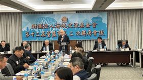 海基會會議  董事長李大維致詞海峽交流基金會22日舉行第12屆董監事第2次聯席會議，董事長李大維（站立者）在會前致詞時表示，近期在金馬外海發生多起意外事故，兩岸政府都在第一時間全力搶救。中央社記者吳柏緯攝  113年3月22日