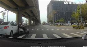 台中清水阿伯鬼切撞車　網驚：神風特攻隊（圖／翻攝爆料公社）