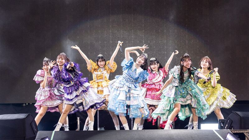 日女團首來高雄被嚇到！喊要吃百顆小籠包
