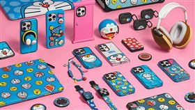 CASETiFY攜手《哆啦A夢》打造獨家電子與生活配件。（圖／品牌業者提供）