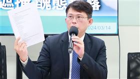 民眾黨立委黃國昌表示，台智光與政客交相賊的弊案正式浮上檯面，當初護航台智光的藍綠政客反而開始檢討柯文哲，可恥至極。（圖／翻攝自黃國昌臉書）