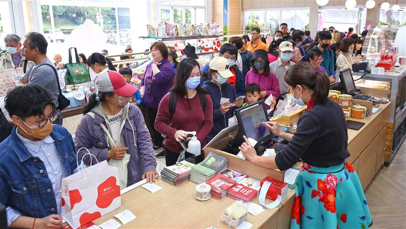 亞尼克捷運北車站25日開幕 生乳捲僅100元