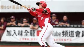 ▲味全龍鄭鎧文官辦熱身賽炸裂3分砲。（圖／味全龍提供）