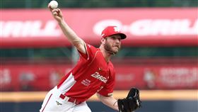 ▲味全龍投手鋼龍，中職開季預計扛第2場先發。（圖／味全龍提供）