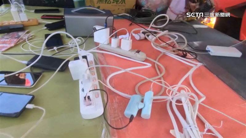 民眾供免費充電車給香燈腳　插頭竟被拔光