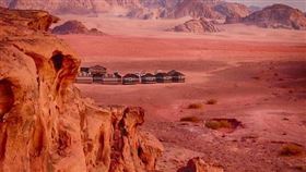 Booking精選全球5間沉浸式沙漠旅宿。（圖／Booking提供）