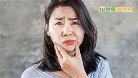 在台灣，顏面神經麻痺的發生率為每一萬人中會有一至二名，年齡分布大約在15-45歲。