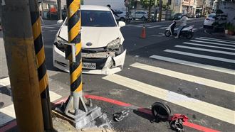 退休女師騎車買菜被撞　人遭夾困電桿慘死