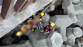 新北市，淡水，漁人碼頭，消波塊，墜落