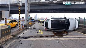 新北市，三重，忠孝車，賓士，翻覆