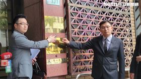 ▲律師林文鵬受多名股東委任，赴北檢對張國華等10名長榮海運董事提告。（圖／記者楊佩琪攝）