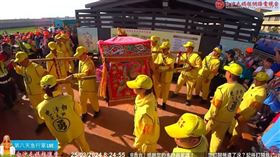 怕香燈腳忘如廁！白沙屯媽祖停駕休息站　「粉紅超跑」就放廁所正前面