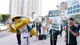 ▲台鋼雄鷹除了路口拜票外，洪一中30日將「車掃」號召高雄市民站出來。（資料圖／翻攝自台鋼雄鷹臉書）