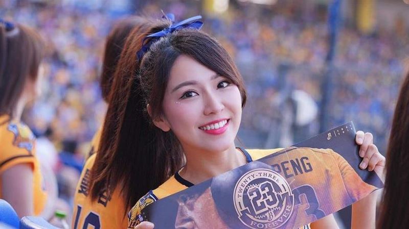 作風簡樸嗑多的便當　啦啦隊女神懷建商兒