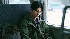 許光漢在《青春18x2 通往有你的旅程》踏上尋找初戀之旅。（圖／翻滾吧男孩電影有限公司 提供）