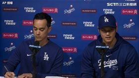 大谷翔平和新翻譯艾爾頓（Will Ireton）出席記者會。（圖／AP授權）