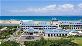 福隆福容大飯店歡慶8周年加贈「六月初一.8結蛋捲」聯名蛋捲禮盒乙份,福容大飯店提供